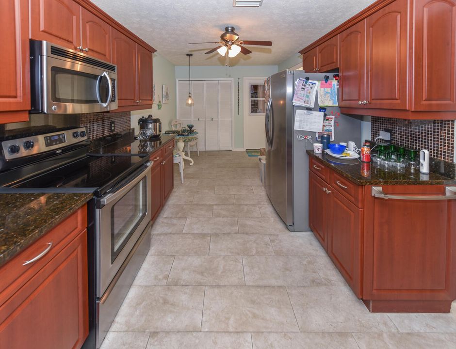 For Sale: $399,000 (2 beds, 2 baths, 1396 Square Feet)