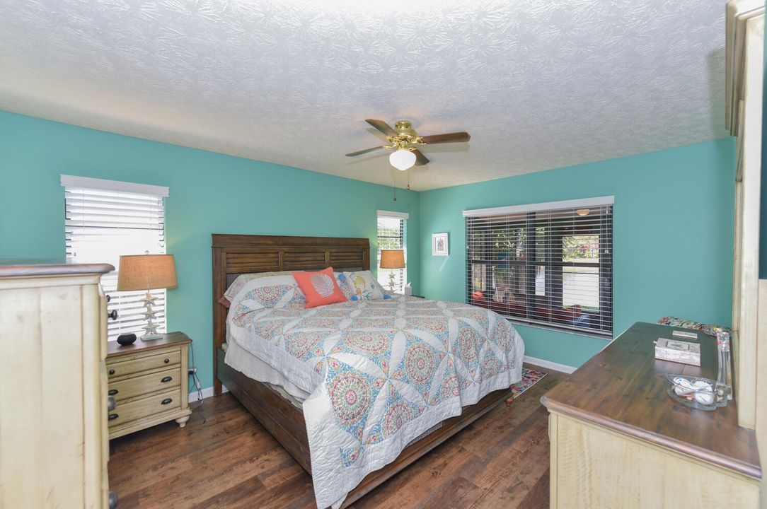 For Sale: $399,000 (2 beds, 2 baths, 1396 Square Feet)