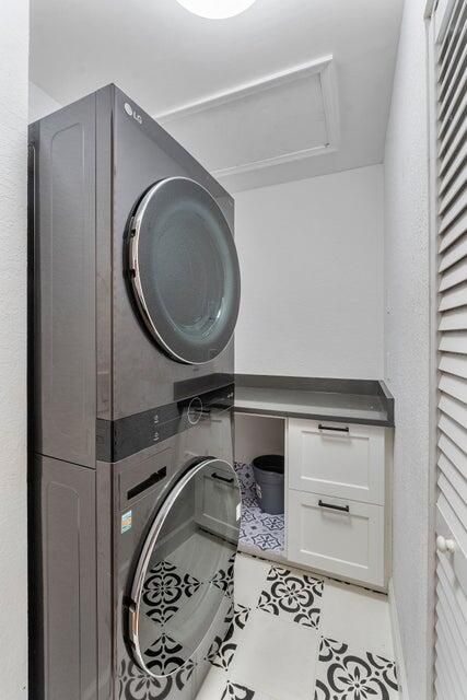 Active With Contract: $3,350 (3 beds, 2 baths, 1395 Square Feet)