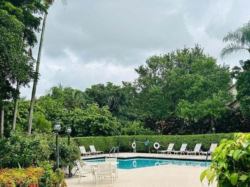 Active With Contract: $3,350 (3 beds, 2 baths, 1395 Square Feet)