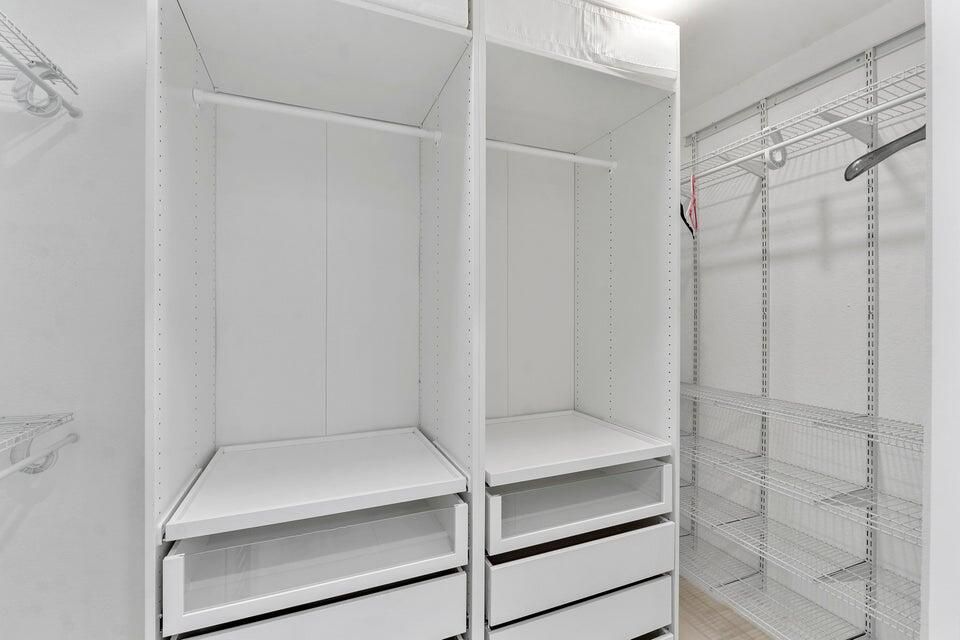 Active With Contract: $3,350 (3 beds, 2 baths, 1395 Square Feet)