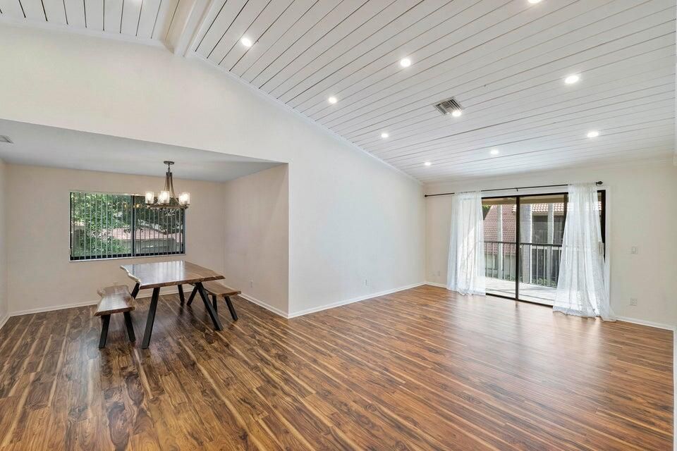 Active With Contract: $3,350 (3 beds, 2 baths, 1395 Square Feet)