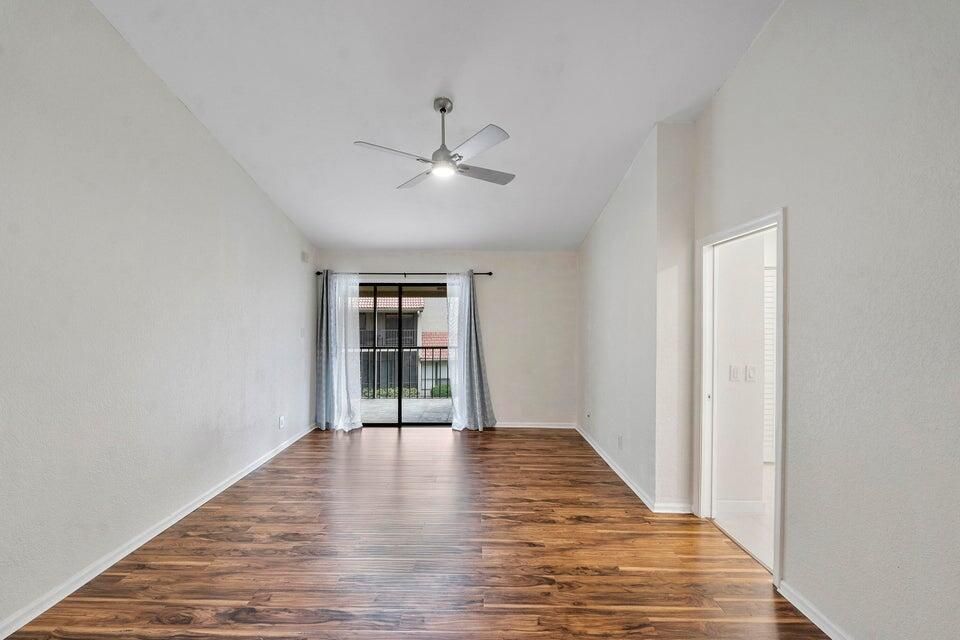 Active With Contract: $3,350 (3 beds, 2 baths, 1395 Square Feet)