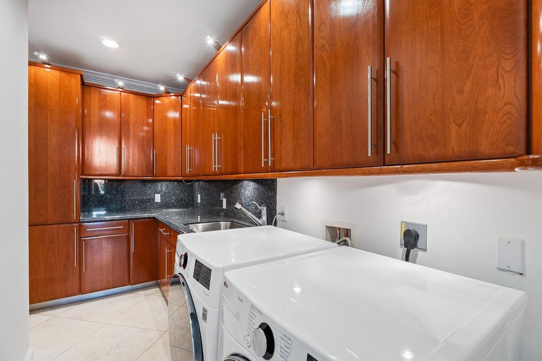 На продажу: $4,300,000 (5 спален, 6 ванн, 4489 Квадратных фут)