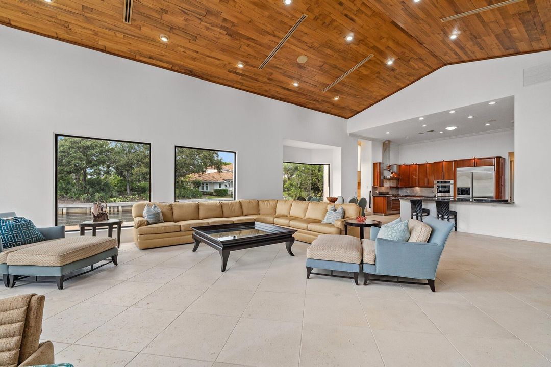 На продажу: $4,300,000 (5 спален, 6 ванн, 4489 Квадратных фут)