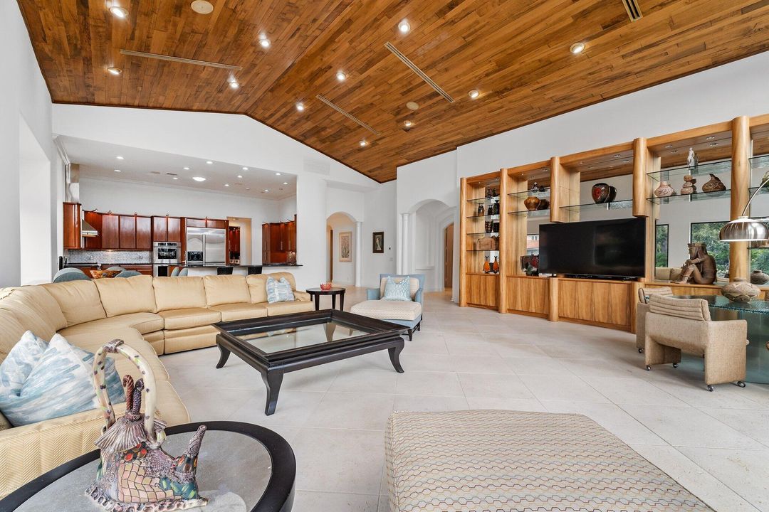 На продажу: $4,300,000 (5 спален, 6 ванн, 4489 Квадратных фут)