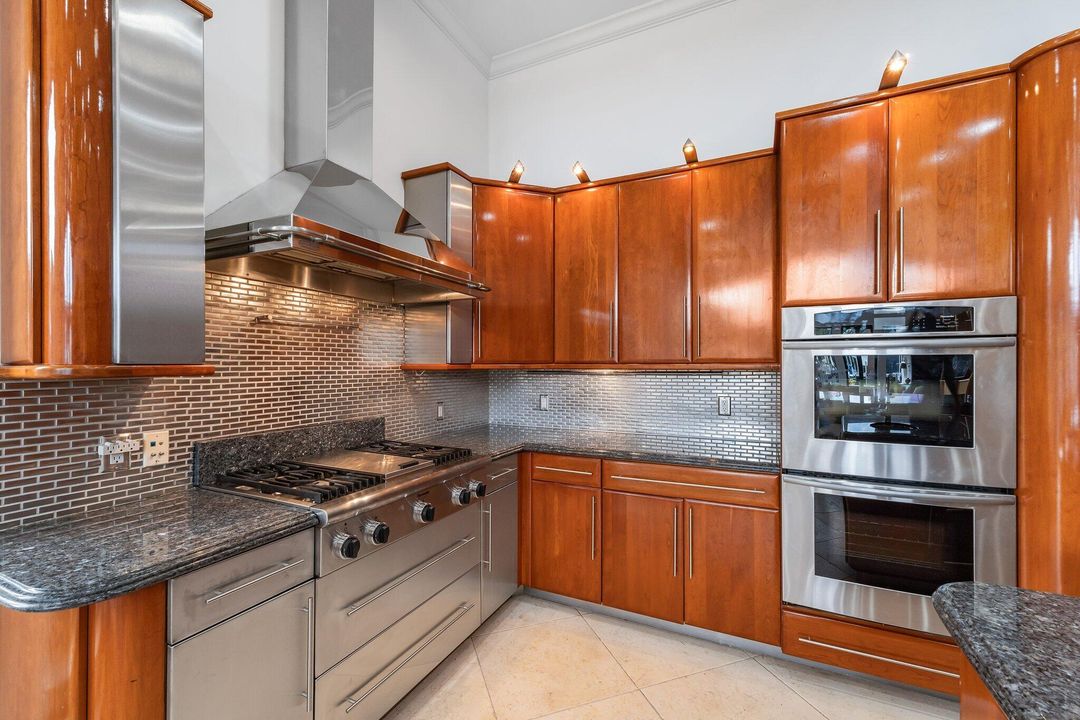 На продажу: $4,300,000 (5 спален, 6 ванн, 4489 Квадратных фут)