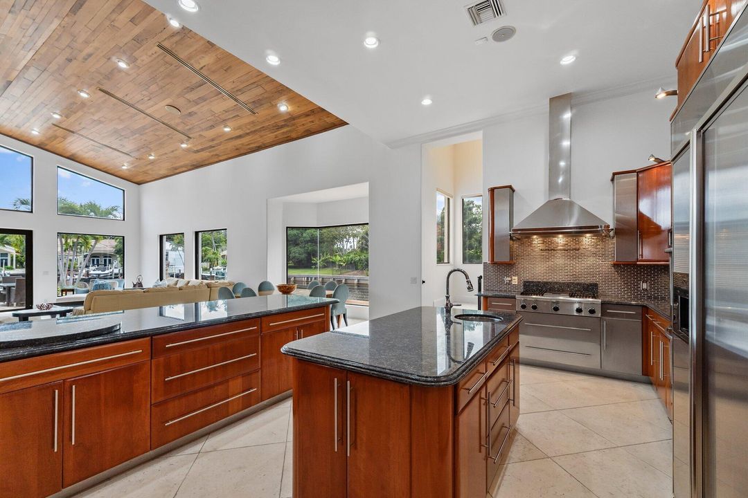 На продажу: $4,300,000 (5 спален, 6 ванн, 4489 Квадратных фут)