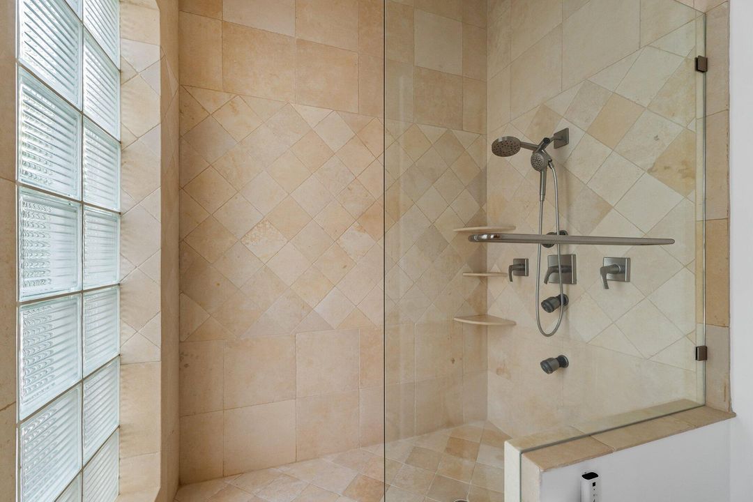 На продажу: $4,300,000 (5 спален, 6 ванн, 4489 Квадратных фут)