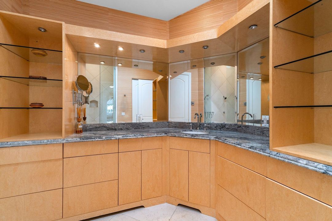 На продажу: $4,300,000 (5 спален, 6 ванн, 4489 Квадратных фут)