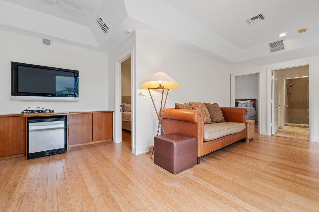 На продажу: $4,300,000 (5 спален, 6 ванн, 4489 Квадратных фут)