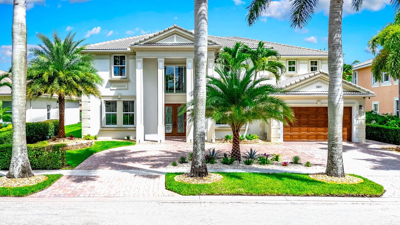 For Sale: $1,850,000 (5 beds, 5 baths, 5359 Square Feet)