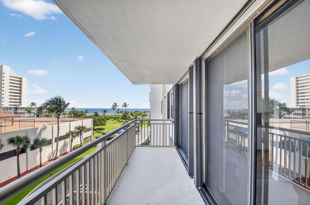 合同活跃: $4,900 (2 贝兹, 2 浴室, 1460 平方英尺)