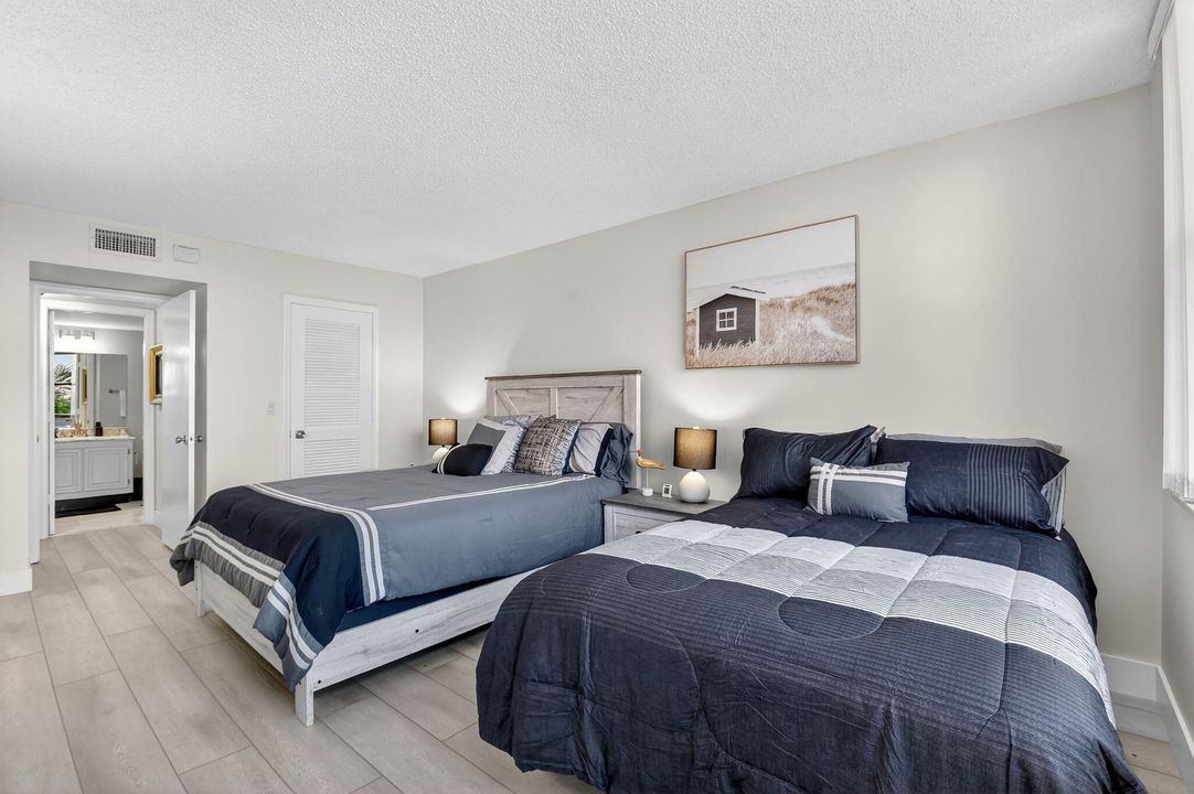 合同活跃: $4,900 (2 贝兹, 2 浴室, 1460 平方英尺)