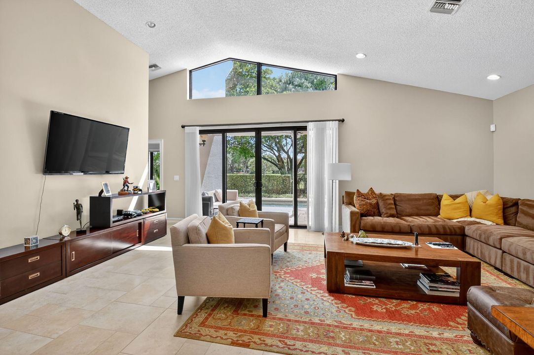 For Rent: $18,000 (3 beds, 2 baths, 2180 Square Feet)