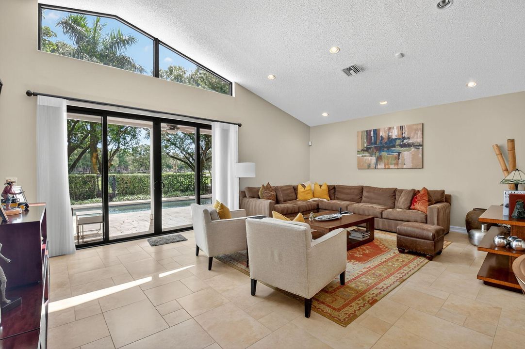 For Rent: $18,000 (3 beds, 2 baths, 2180 Square Feet)