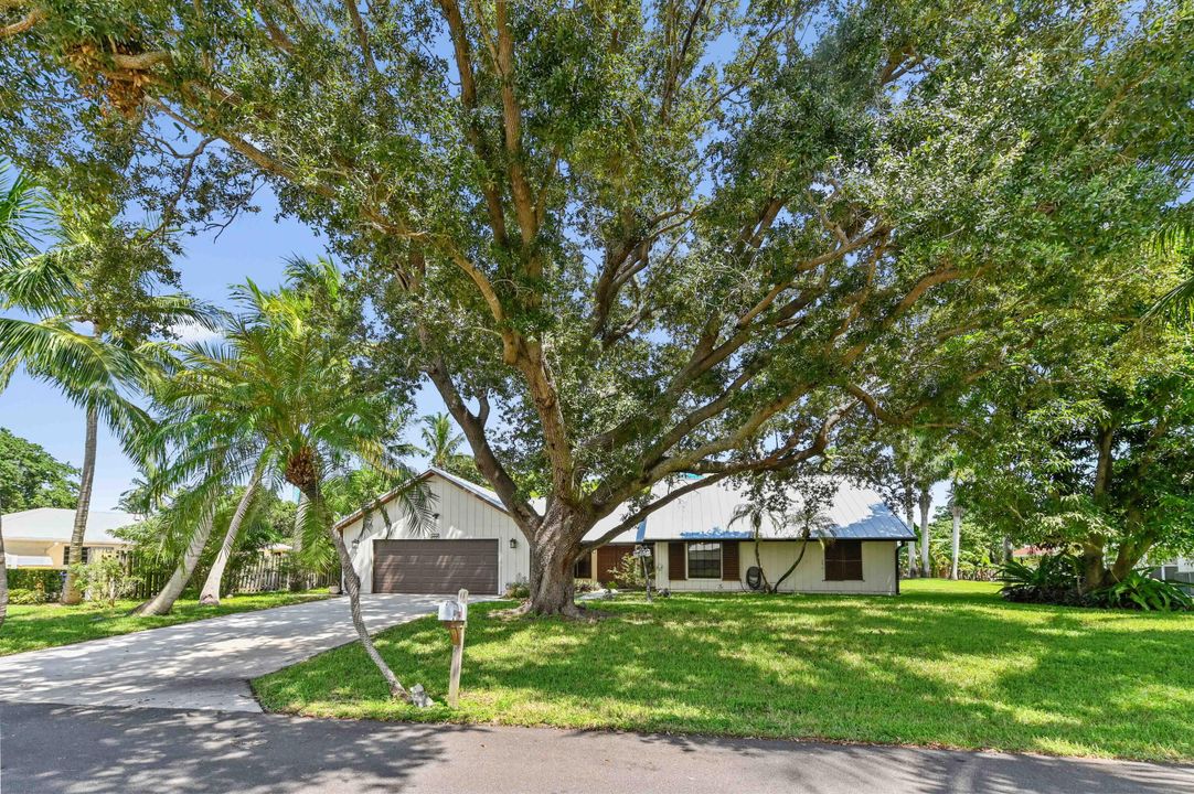 For Sale: $599,900 (3 beds, 2 baths, 1658 Square Feet)