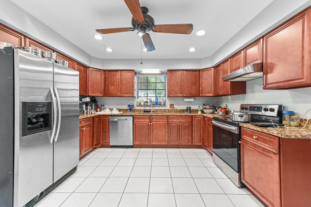 For Sale: $599,900 (3 beds, 2 baths, 1658 Square Feet)