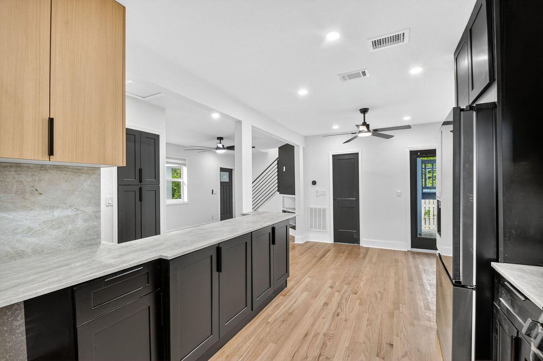 На продажу: $649,999 (2 спален, 2 ванн, 1252 Квадратных фут)