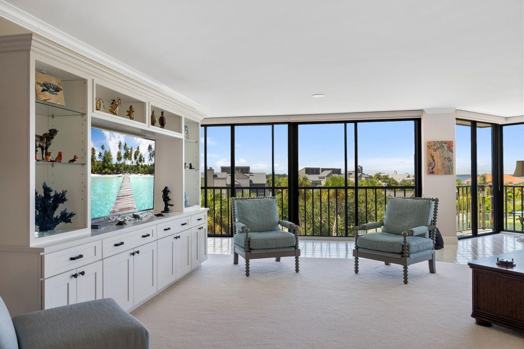 For Sale: $549,000 (2 beds, 2 baths, 1880 Square Feet)