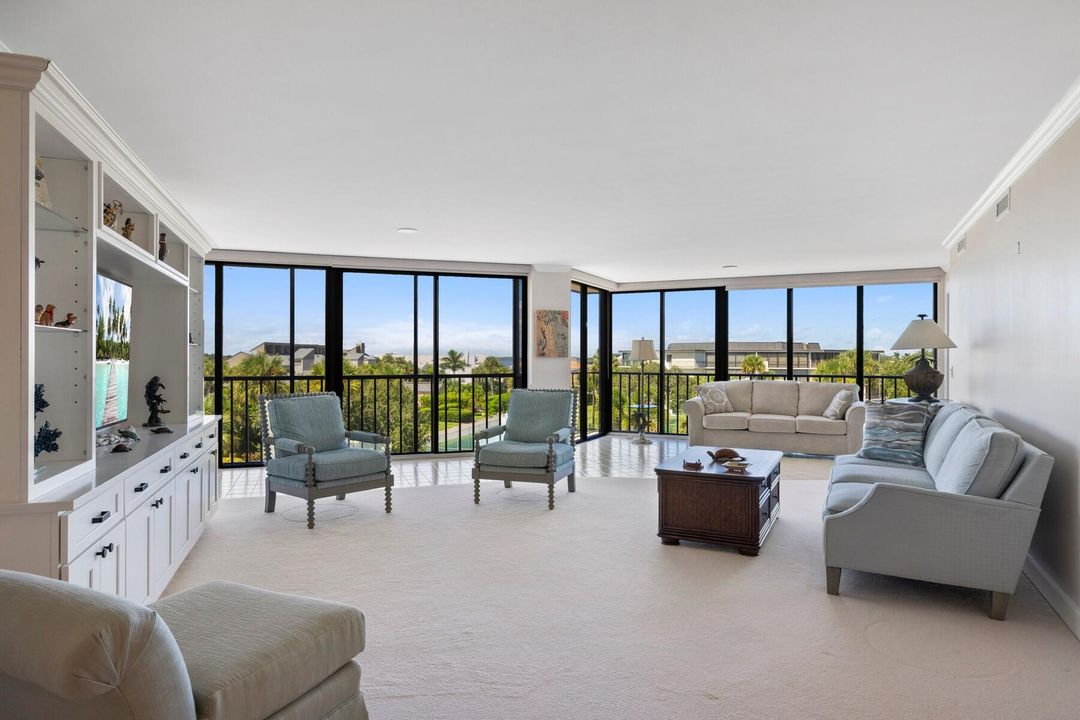 For Sale: $549,000 (2 beds, 2 baths, 1880 Square Feet)