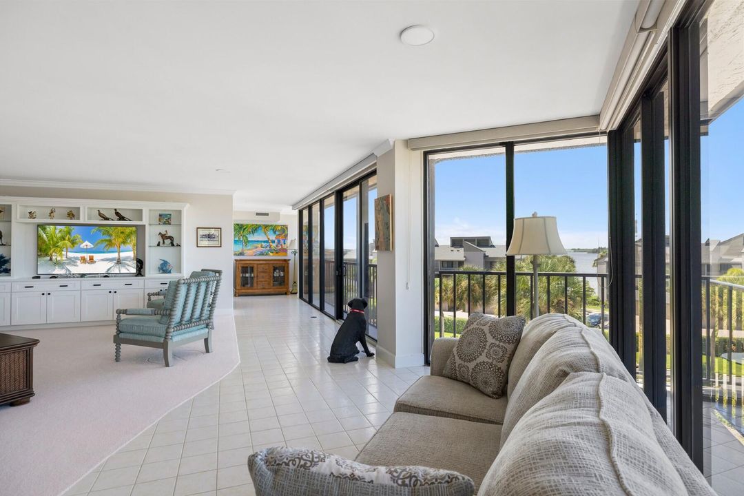 For Sale: $549,000 (2 beds, 2 baths, 1880 Square Feet)