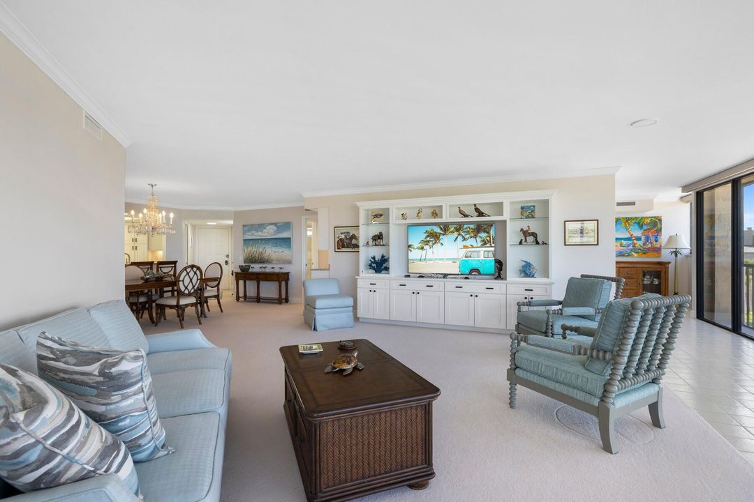 For Sale: $549,000 (2 beds, 2 baths, 1880 Square Feet)