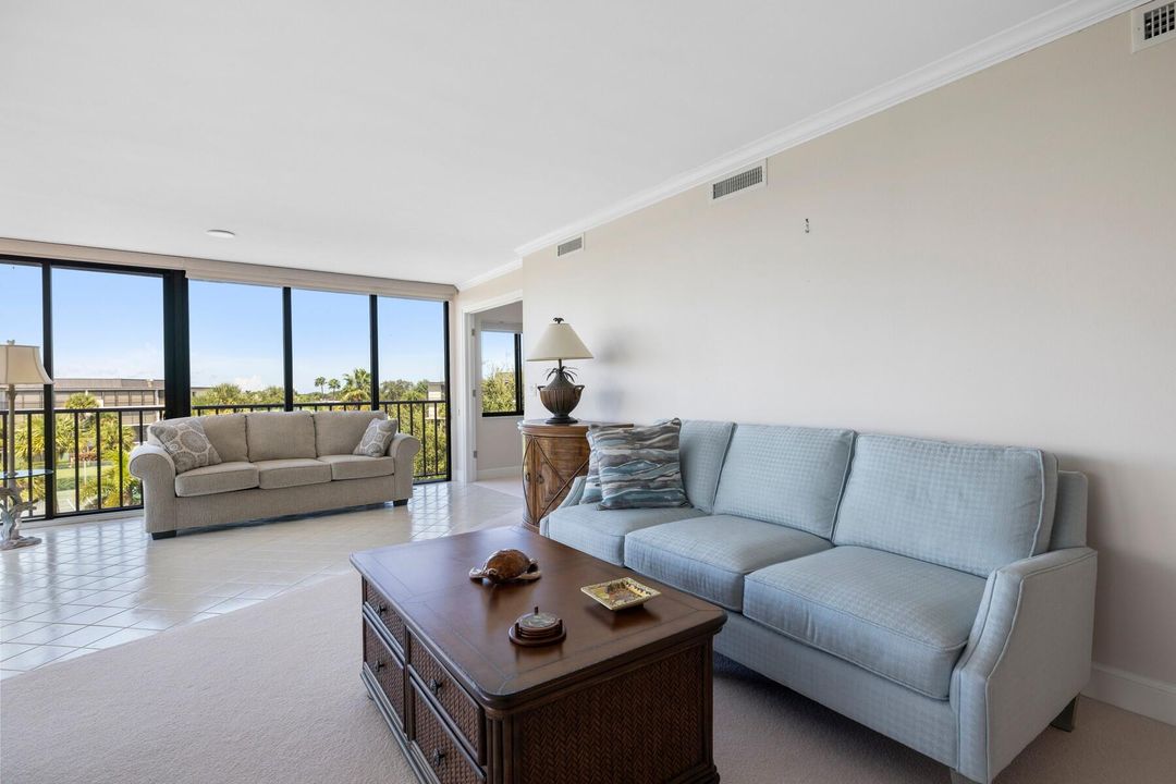 For Sale: $549,000 (2 beds, 2 baths, 1880 Square Feet)