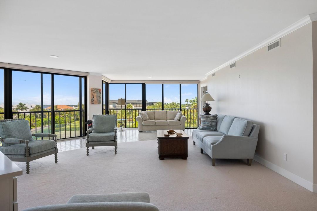 For Sale: $549,000 (2 beds, 2 baths, 1880 Square Feet)