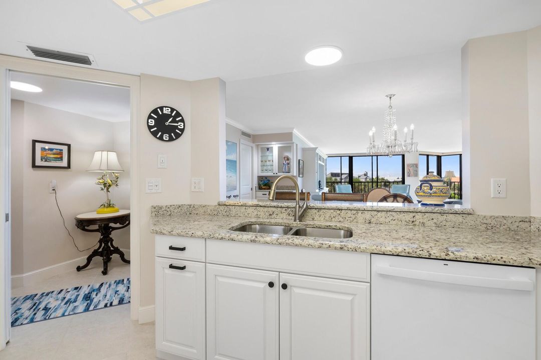 For Sale: $549,000 (2 beds, 2 baths, 1880 Square Feet)