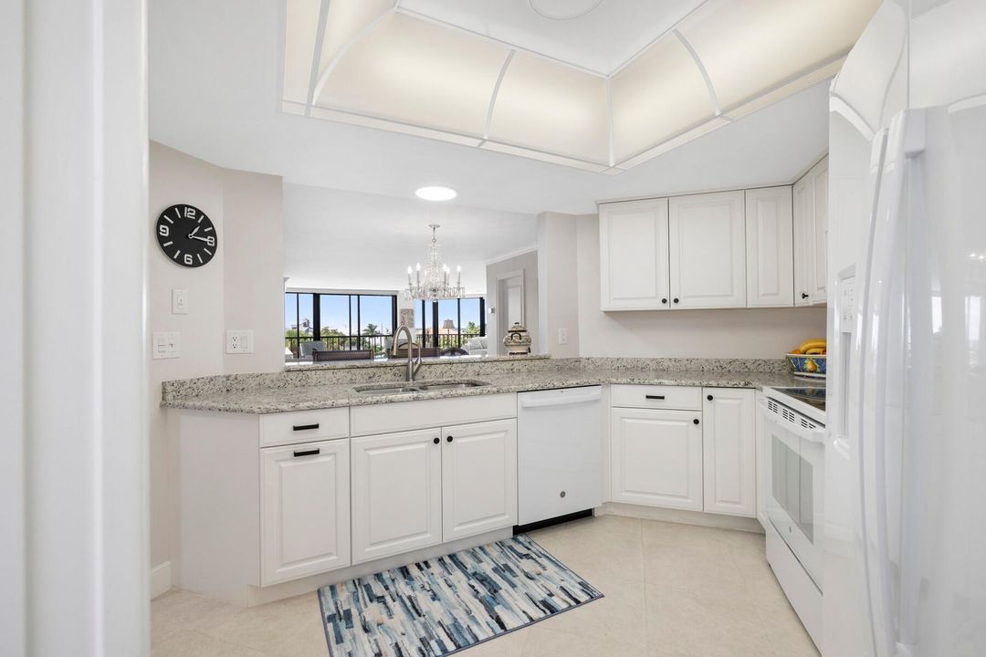 For Sale: $549,000 (2 beds, 2 baths, 1880 Square Feet)