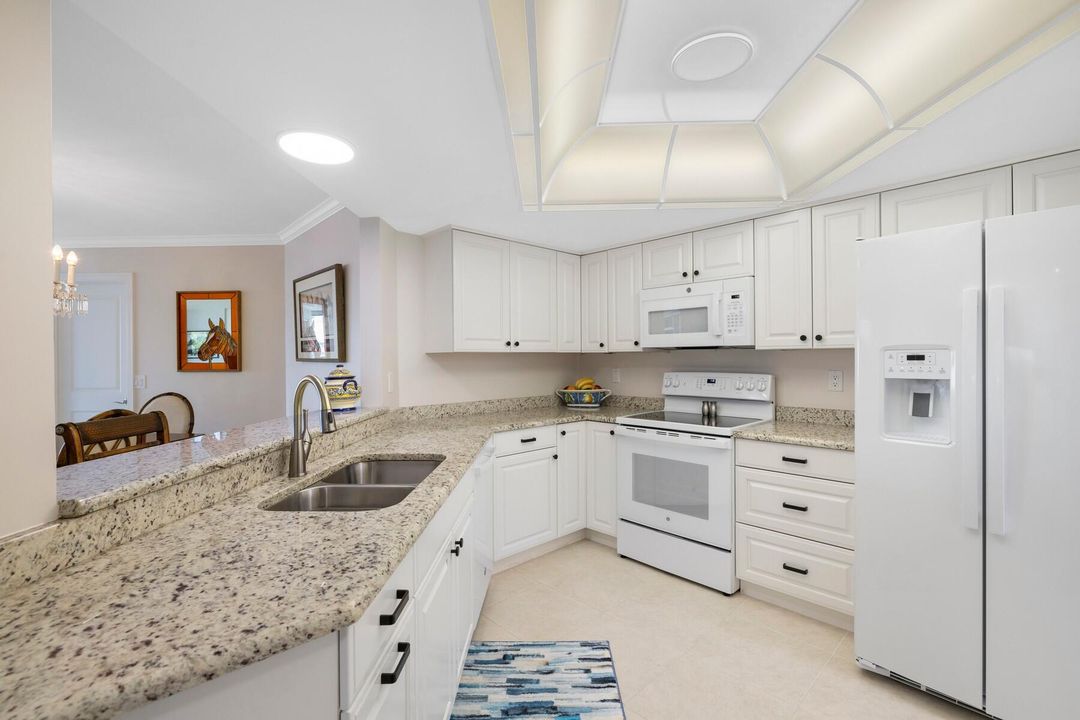 For Sale: $549,000 (2 beds, 2 baths, 1880 Square Feet)