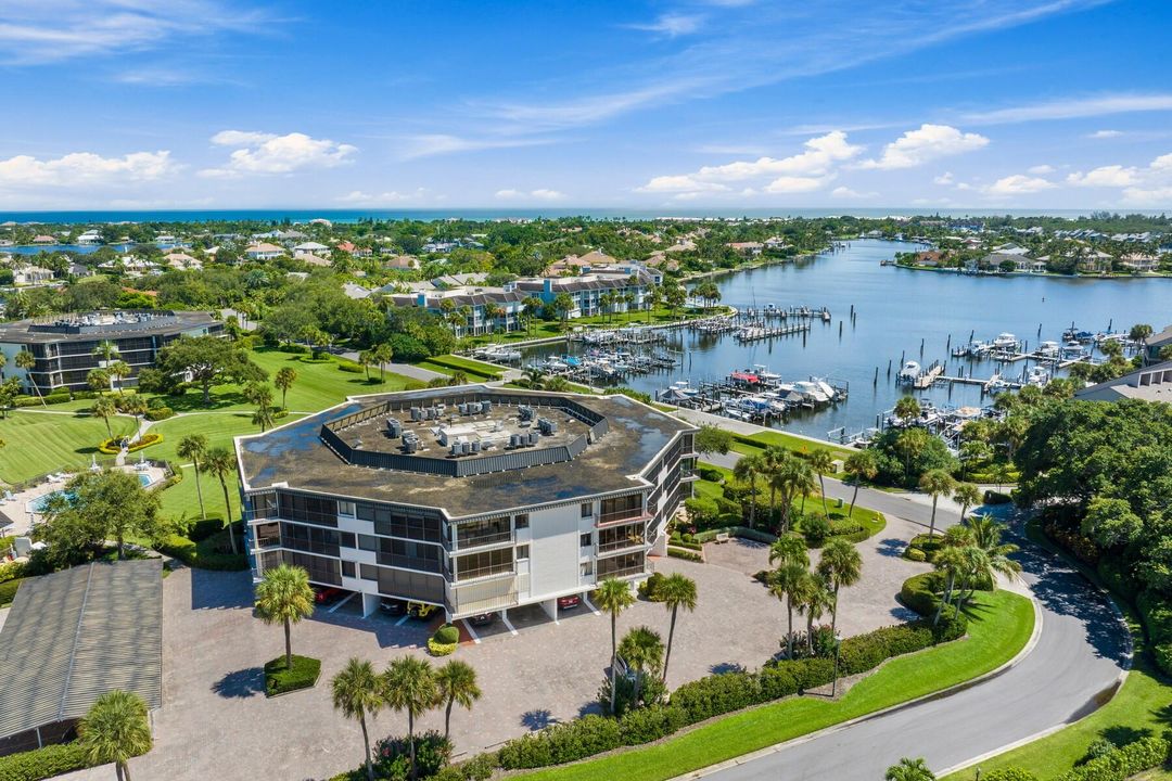 For Sale: $549,000 (2 beds, 2 baths, 1880 Square Feet)