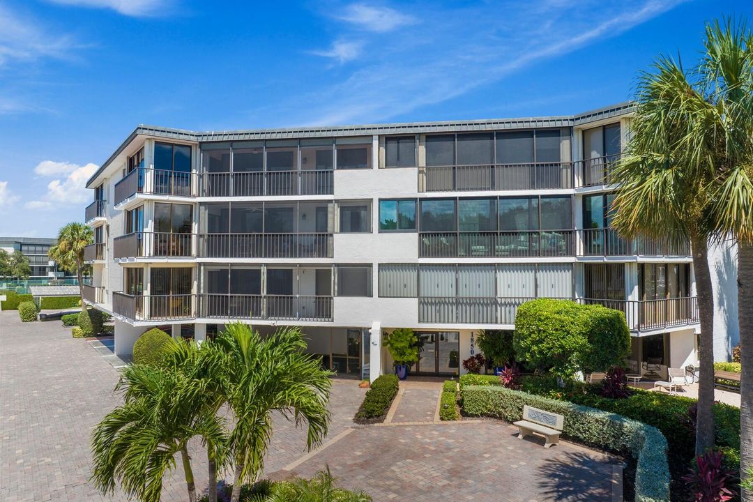 For Sale: $549,000 (2 beds, 2 baths, 1880 Square Feet)