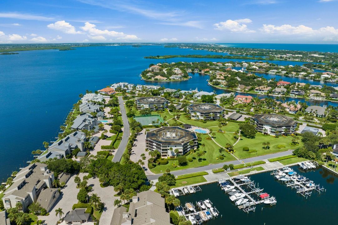 For Sale: $549,000 (2 beds, 2 baths, 1880 Square Feet)