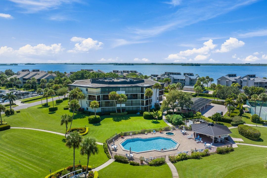 For Sale: $549,000 (2 beds, 2 baths, 1880 Square Feet)