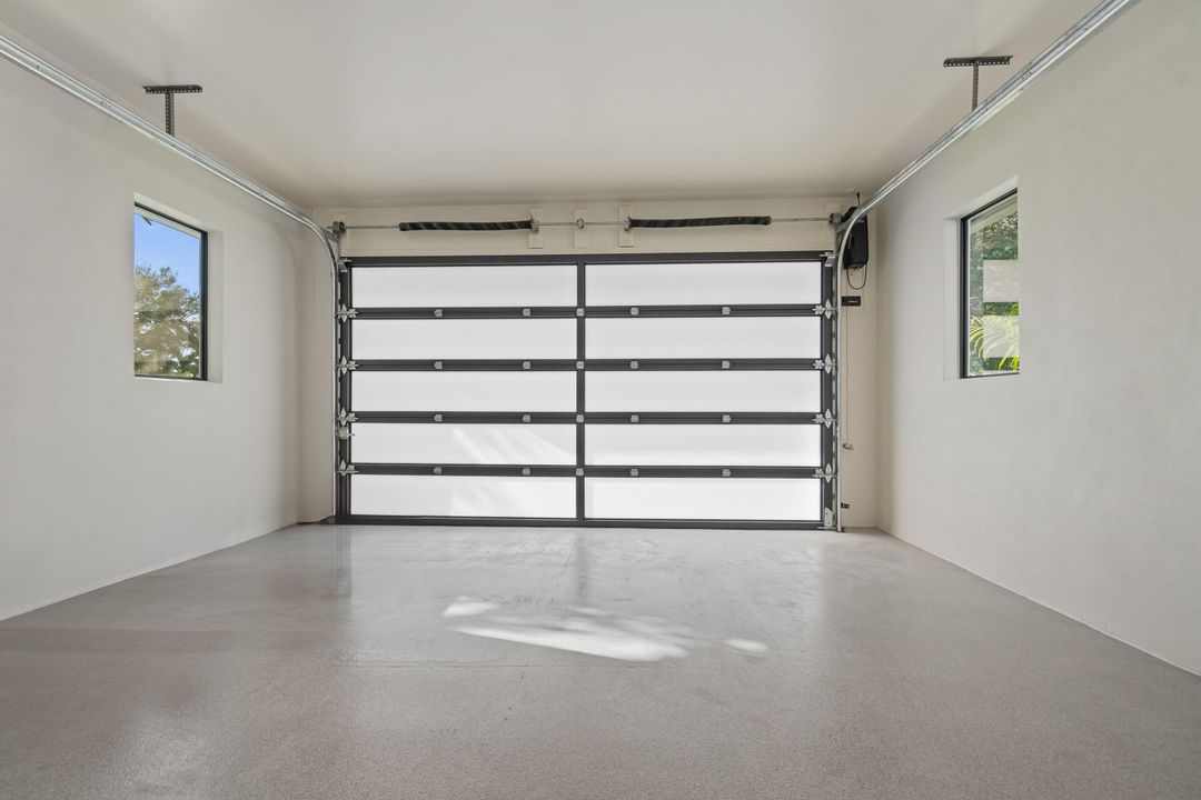 合同活跃: $2,099,000 (4 贝兹, 3 浴室, 2479 平方英尺)