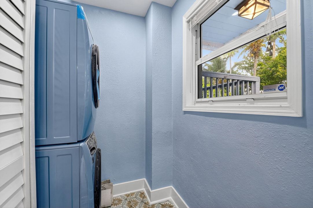 На продажу: $649,999 (2 спален, 2 ванн, 1252 Квадратных фут)