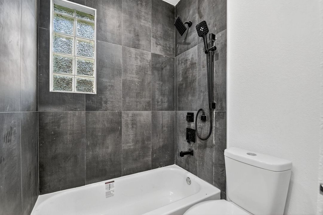 На продажу: $649,999 (2 спален, 2 ванн, 1252 Квадратных фут)