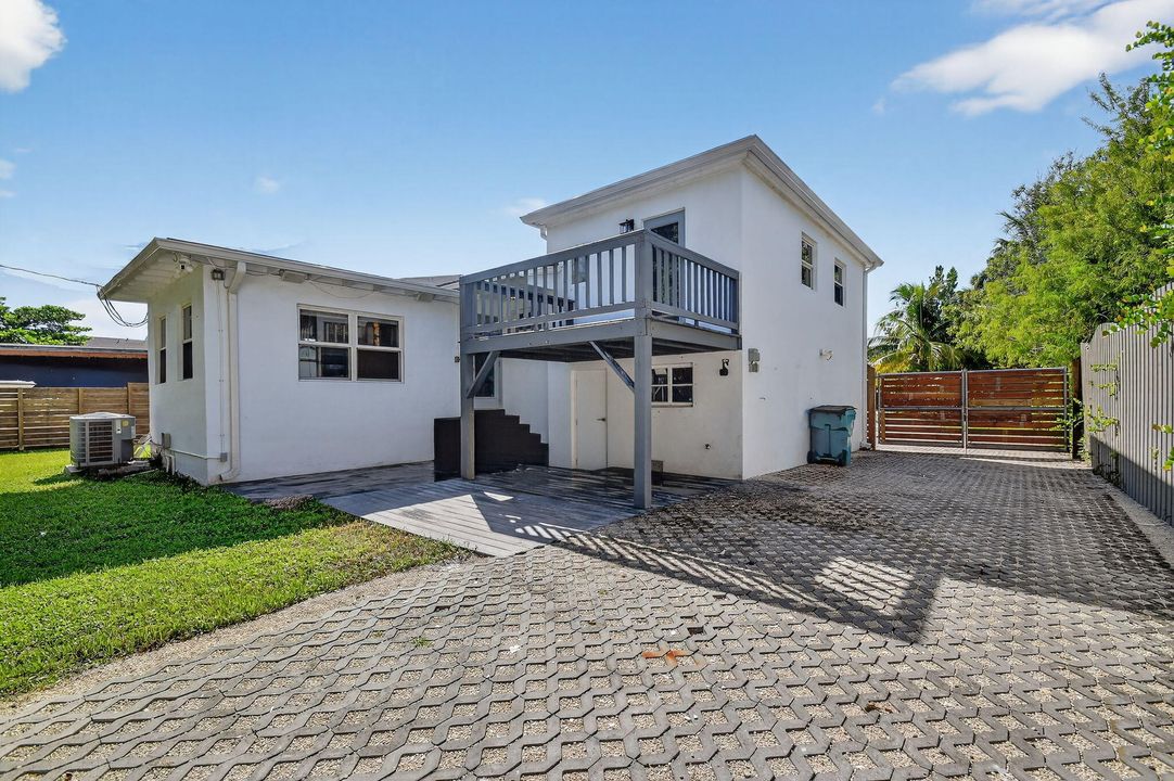 На продажу: $649,999 (2 спален, 2 ванн, 1252 Квадратных фут)