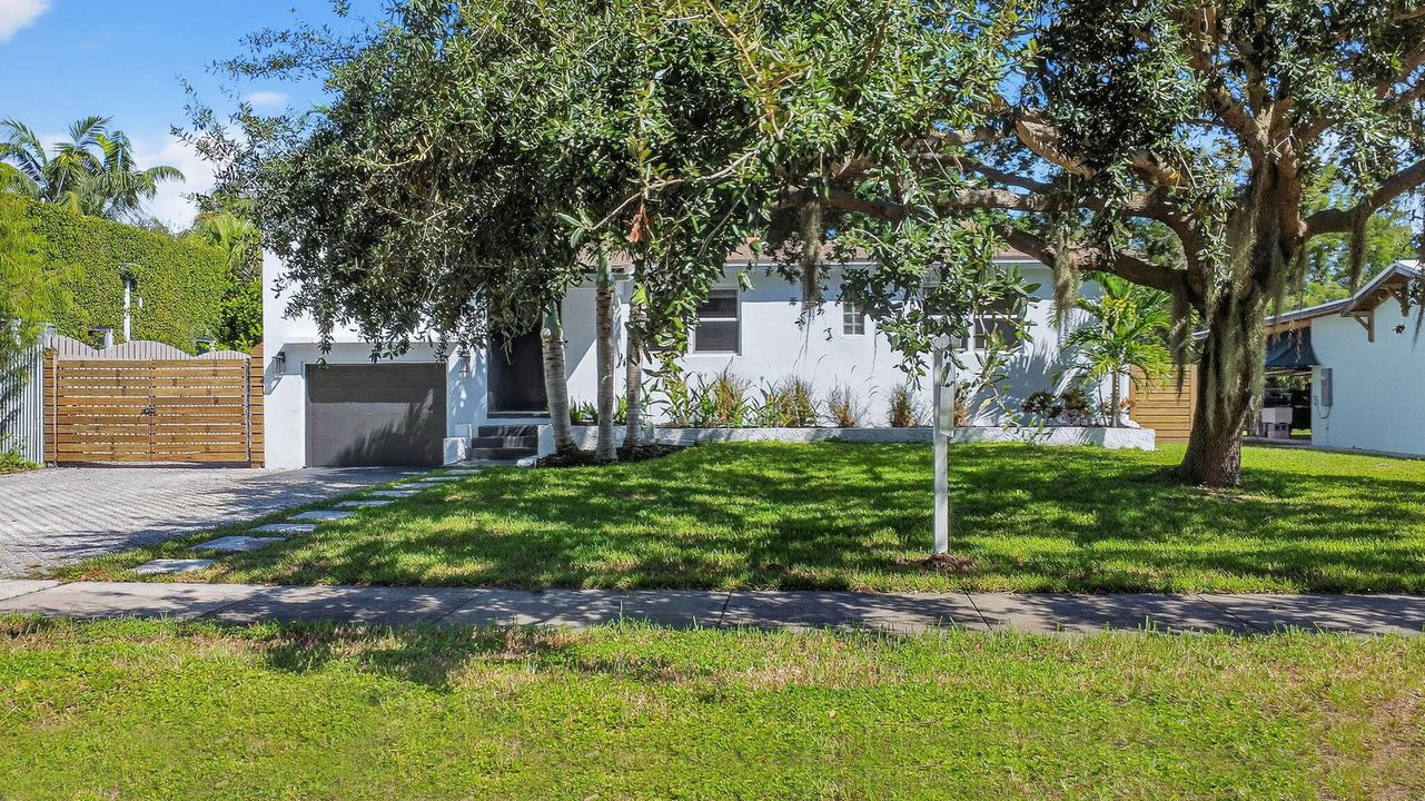 На продажу: $649,999 (2 спален, 2 ванн, 1252 Квадратных фут)