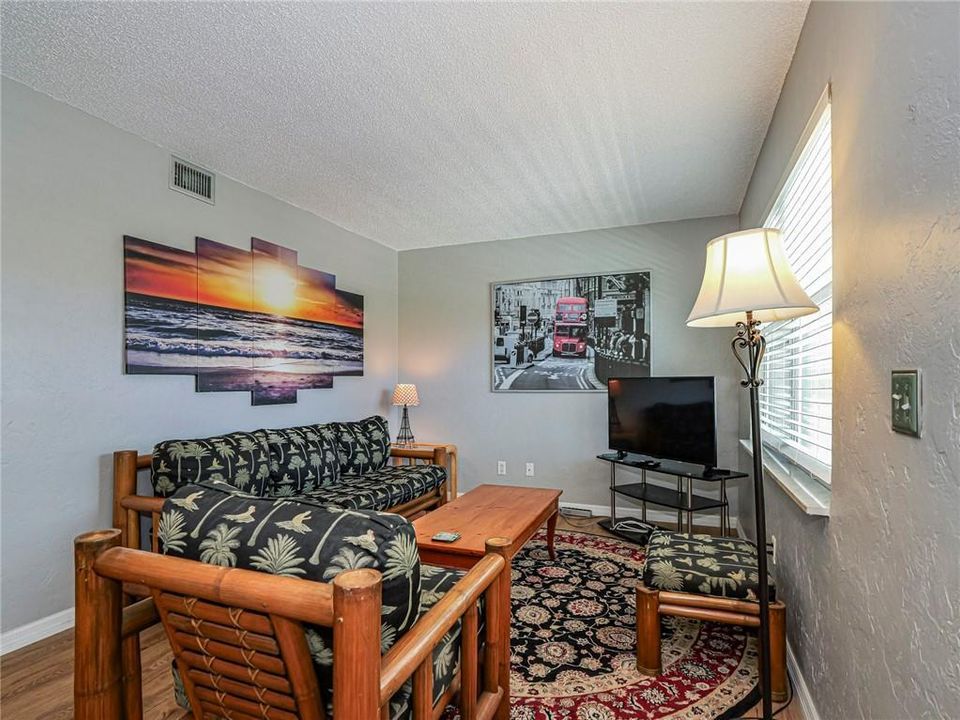 Activo con contrato: $1,495 (2 camas, 2 baños, 860 Pies cuadrados)