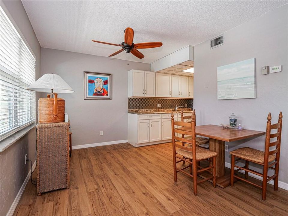 Activo con contrato: $1,495 (2 camas, 2 baños, 860 Pies cuadrados)