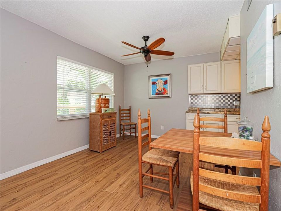 Activo con contrato: $1,495 (2 camas, 2 baños, 860 Pies cuadrados)