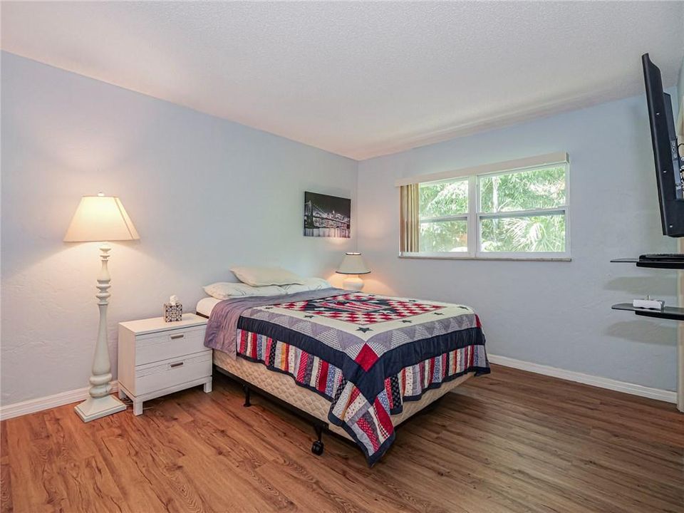 Activo con contrato: $1,495 (2 camas, 2 baños, 860 Pies cuadrados)