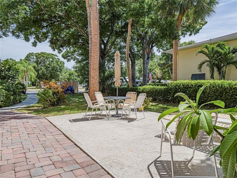 Activo con contrato: $1,495 (2 camas, 2 baños, 860 Pies cuadrados)