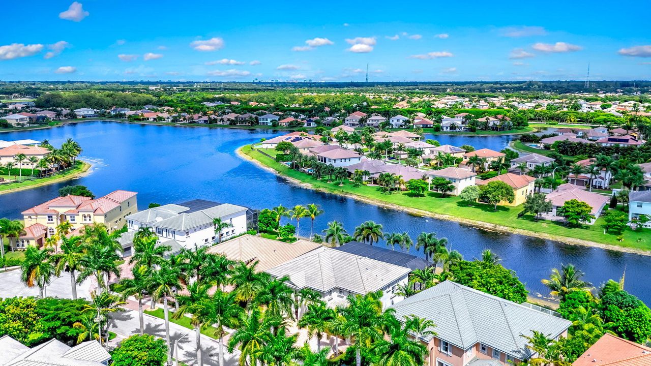 For Sale: $1,850,000 (5 beds, 5 baths, 5359 Square Feet)