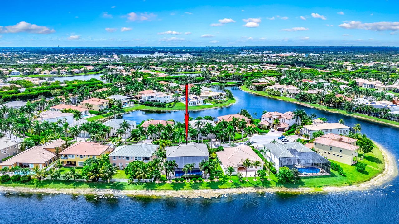 For Sale: $1,850,000 (5 beds, 5 baths, 5359 Square Feet)