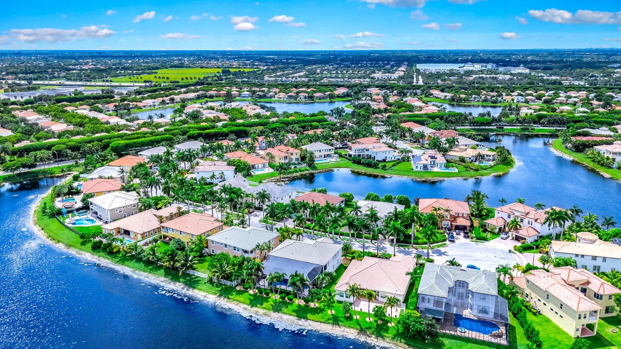 For Sale: $1,850,000 (5 beds, 5 baths, 5359 Square Feet)