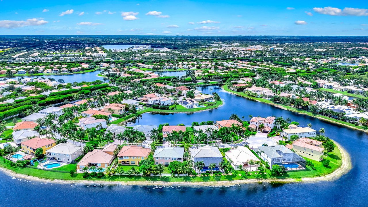 For Sale: $1,850,000 (5 beds, 5 baths, 5359 Square Feet)